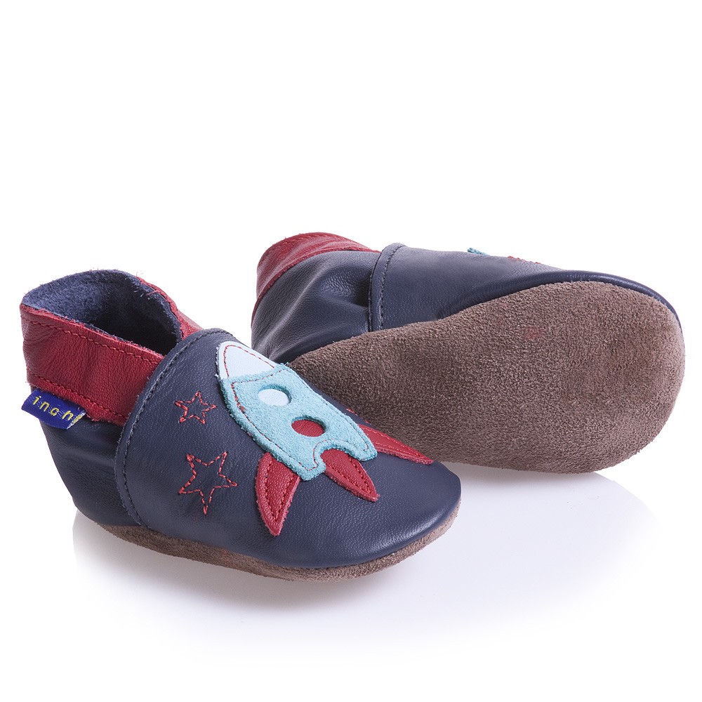 All Listings kids shoes Designer Kids Shoes, Sneakers, and Boots for Girls and Boys. Whether your child loves pretty flats or prefers footwear destined for the great outdoors, designer kids’ shoes keep your son or daughter one step ahead of the crowd.